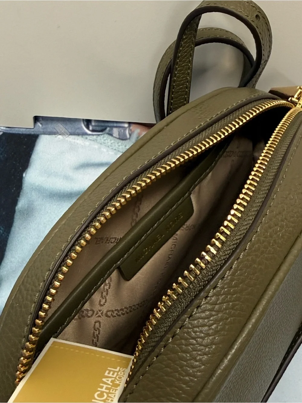 (new+tag) MICHAEL KORS Leather Olive Green Dome Camera Crossbody Gold Hardware